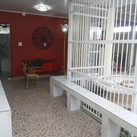 Vaga Compartilhada Cada E Cada Pessoa Uma Diaria Tem 4 Quartos P 4 Pessoas Cada Um Paga Uma Diaria Bed & Breakfast Salvador Exterior photo